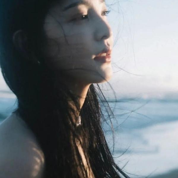 明天我会醒来用茶水烫伤自己